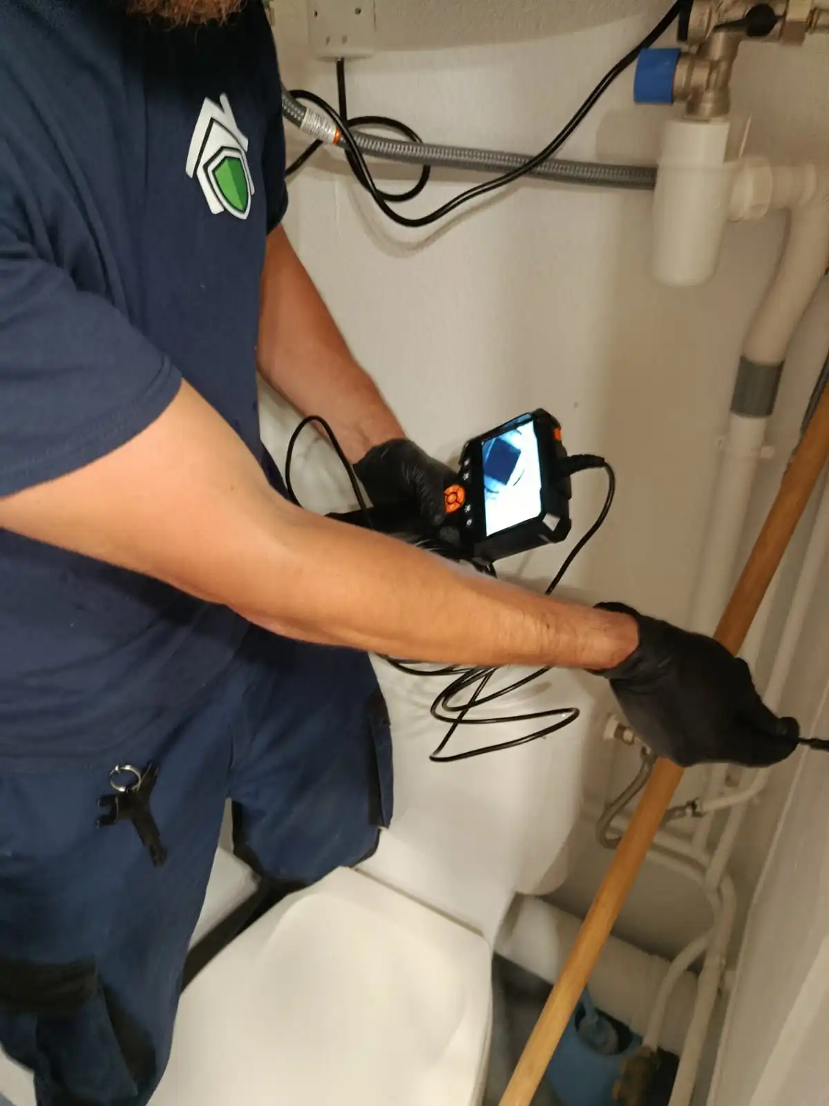 Photo d'une reconnaissance visuelle de dejections de cafards permise grâce à la caméra endoscopique