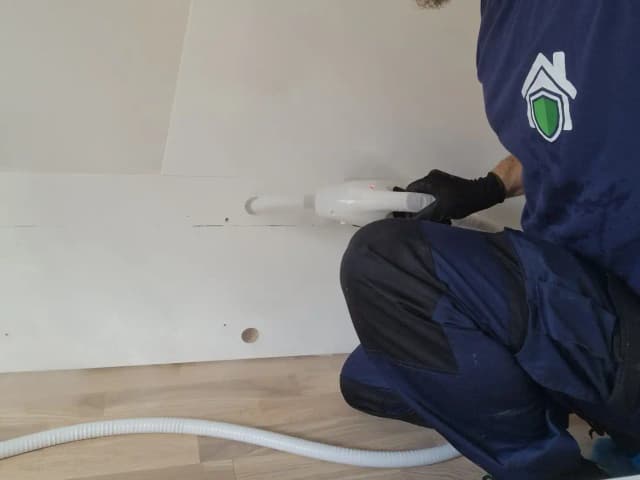 Exemple de traitement punaises de lit au thermique par vapeur sèche sur un sommier lors d'une intervention à Lyon